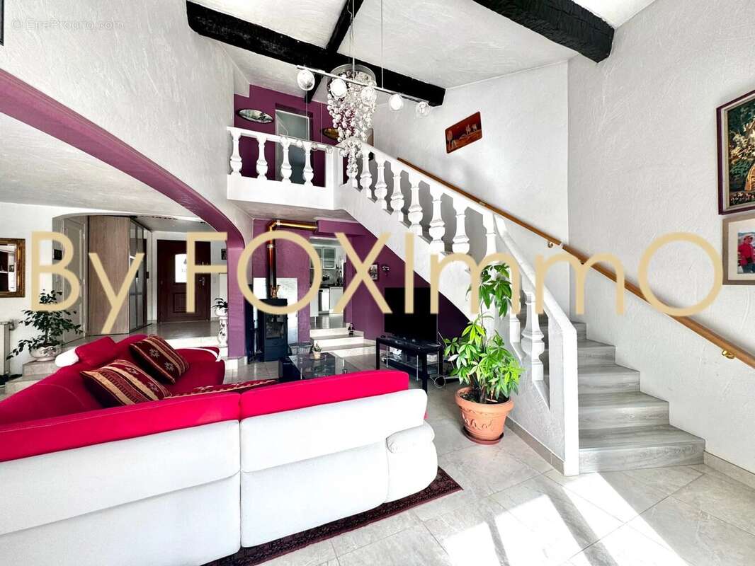 Maison à LA ROQUETTE-SUR-SIAGNE