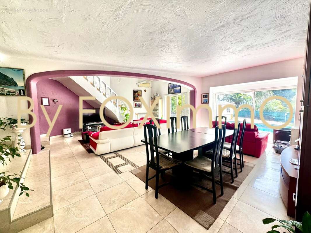 Maison à LA ROQUETTE-SUR-SIAGNE