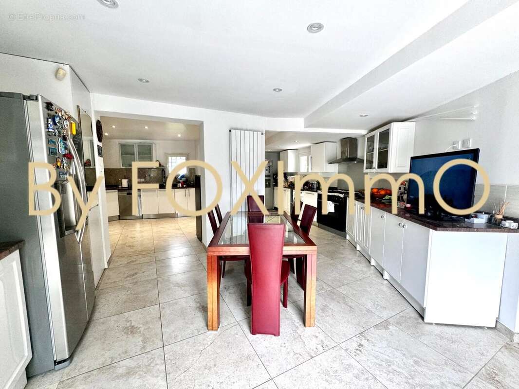 Maison à LA ROQUETTE-SUR-SIAGNE