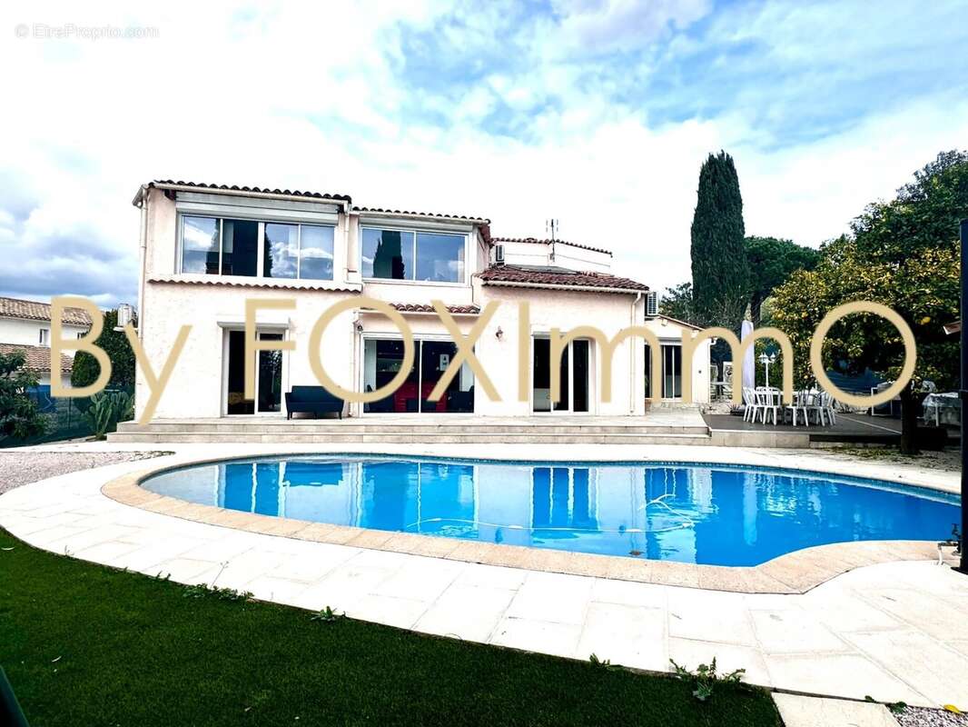 Maison à LA ROQUETTE-SUR-SIAGNE