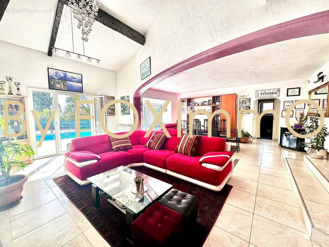 Maison à LA ROQUETTE-SUR-SIAGNE