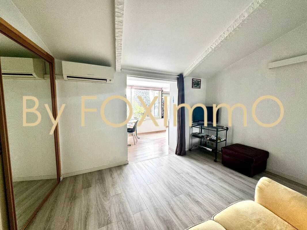 Maison à LA ROQUETTE-SUR-SIAGNE