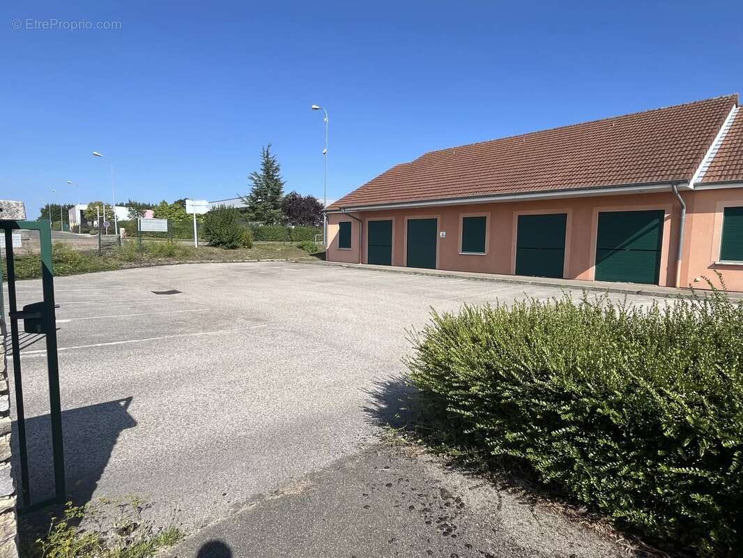 Commerce à SAINTS-GEOSMES