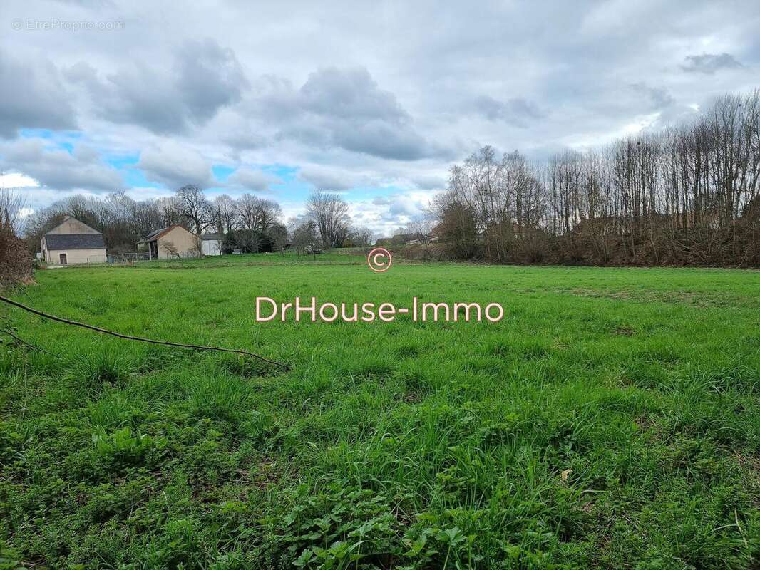 Terrain à AIGURANDE