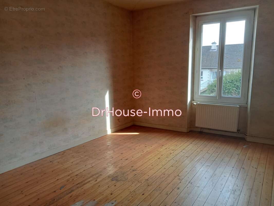 Maison à GY-LES-NONAINS