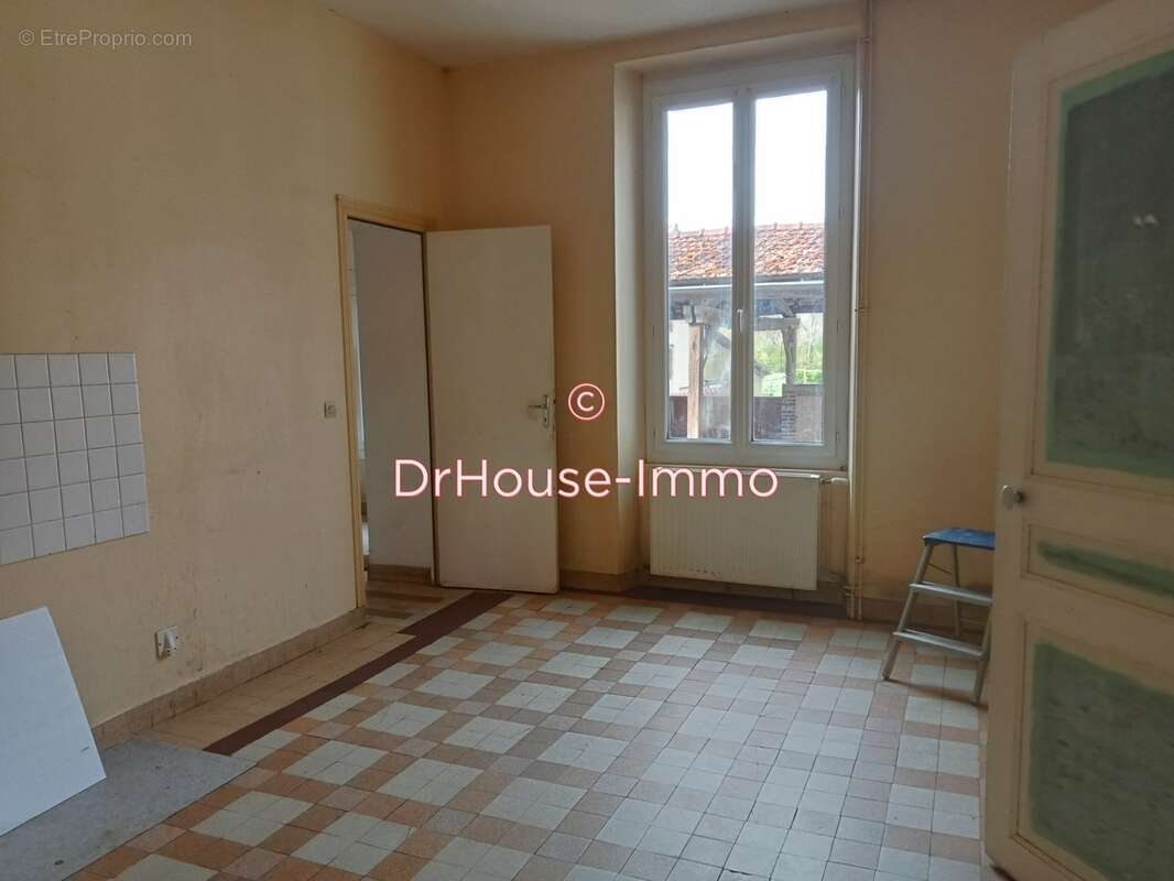 Maison à GY-LES-NONAINS