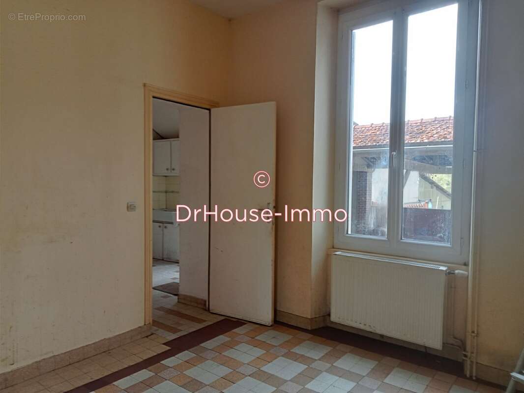 Maison à GY-LES-NONAINS