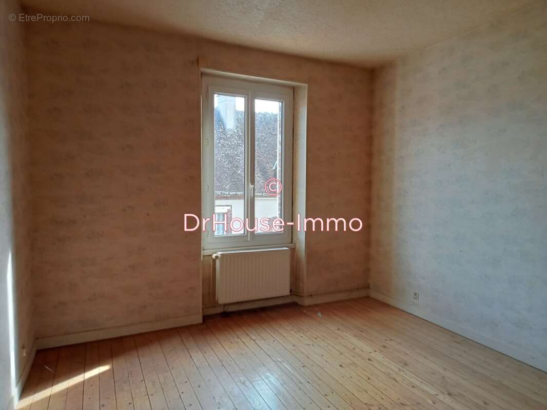 Maison à GY-LES-NONAINS