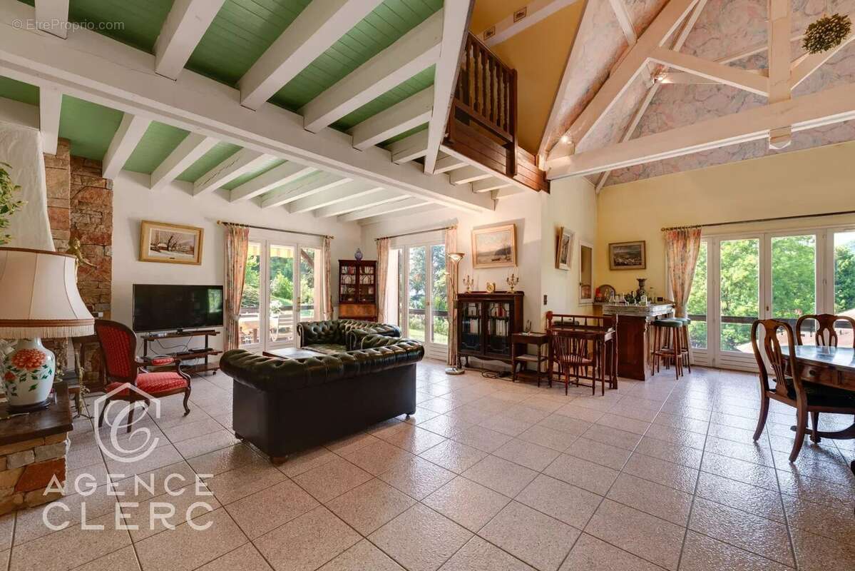 Maison à MENTHON-SAINT-BERNARD