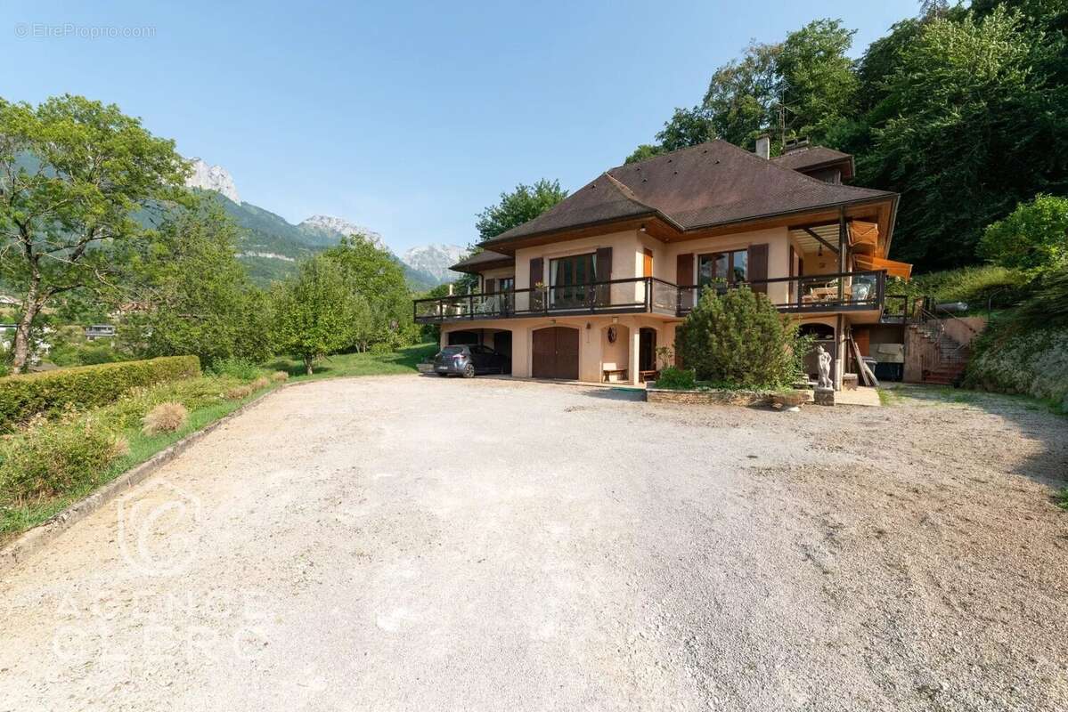 Maison à MENTHON-SAINT-BERNARD