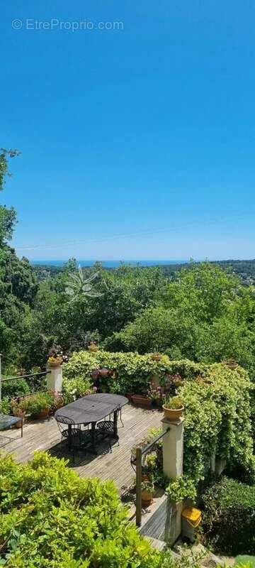 Maison à TOURRETTES-SUR-LOUP