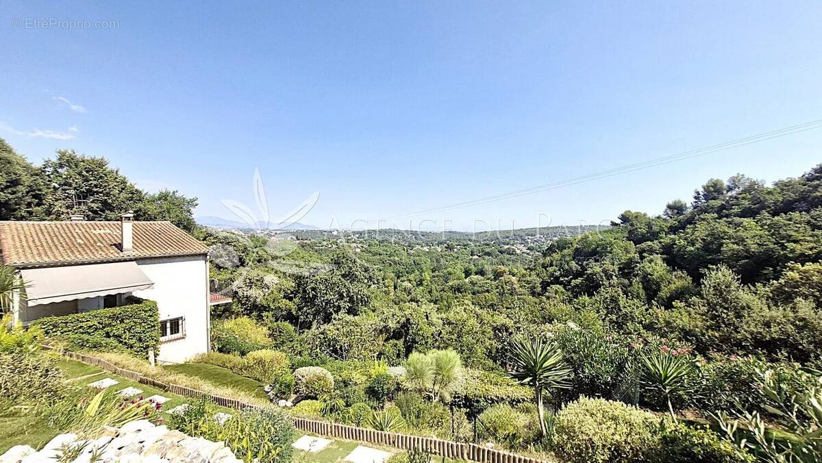 Maison à TOURRETTES-SUR-LOUP