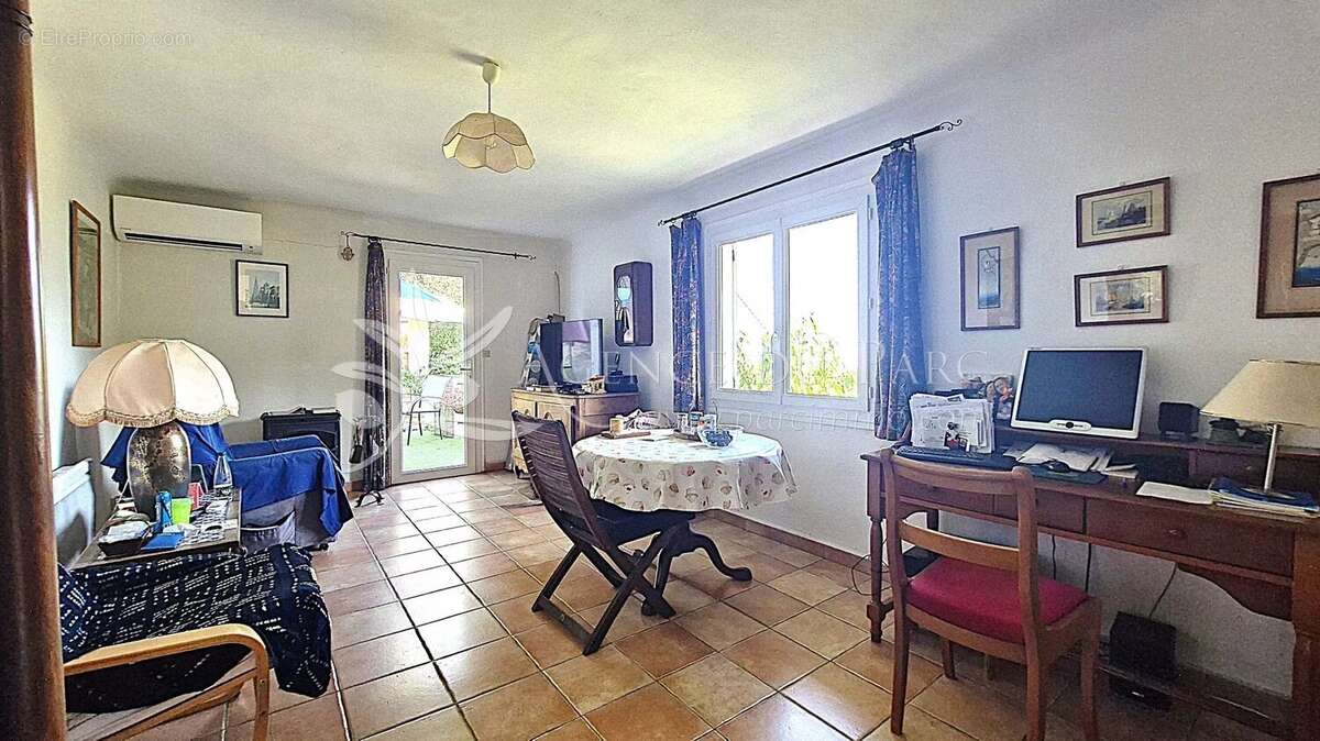 Maison à TOURRETTES-SUR-LOUP