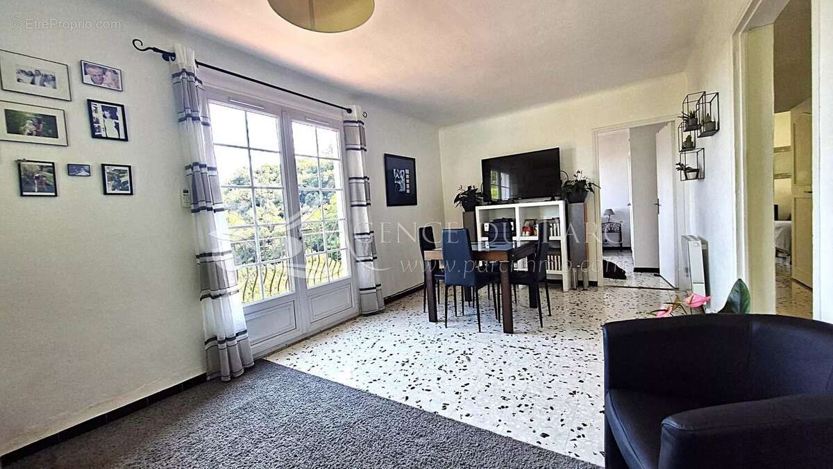 Maison à TOURRETTES-SUR-LOUP