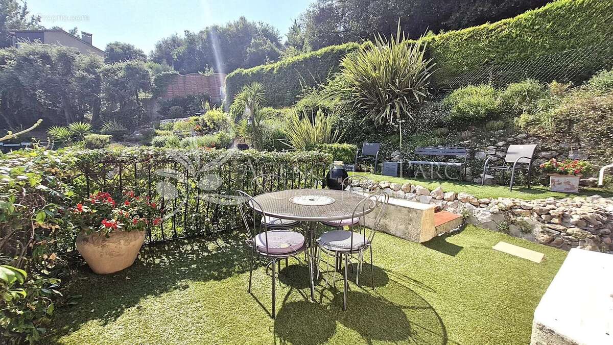Maison à TOURRETTES-SUR-LOUP