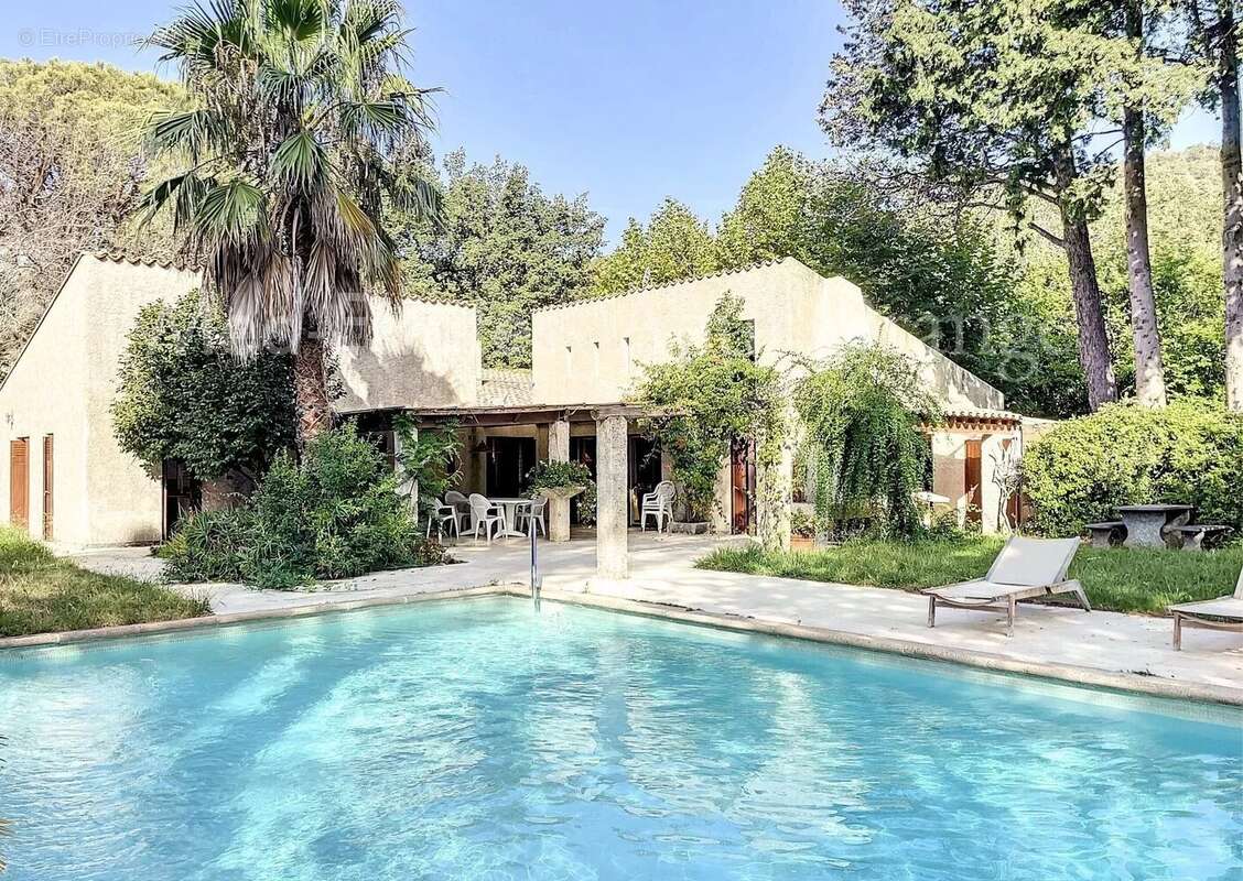 Maison à LA GARDE-FREINET