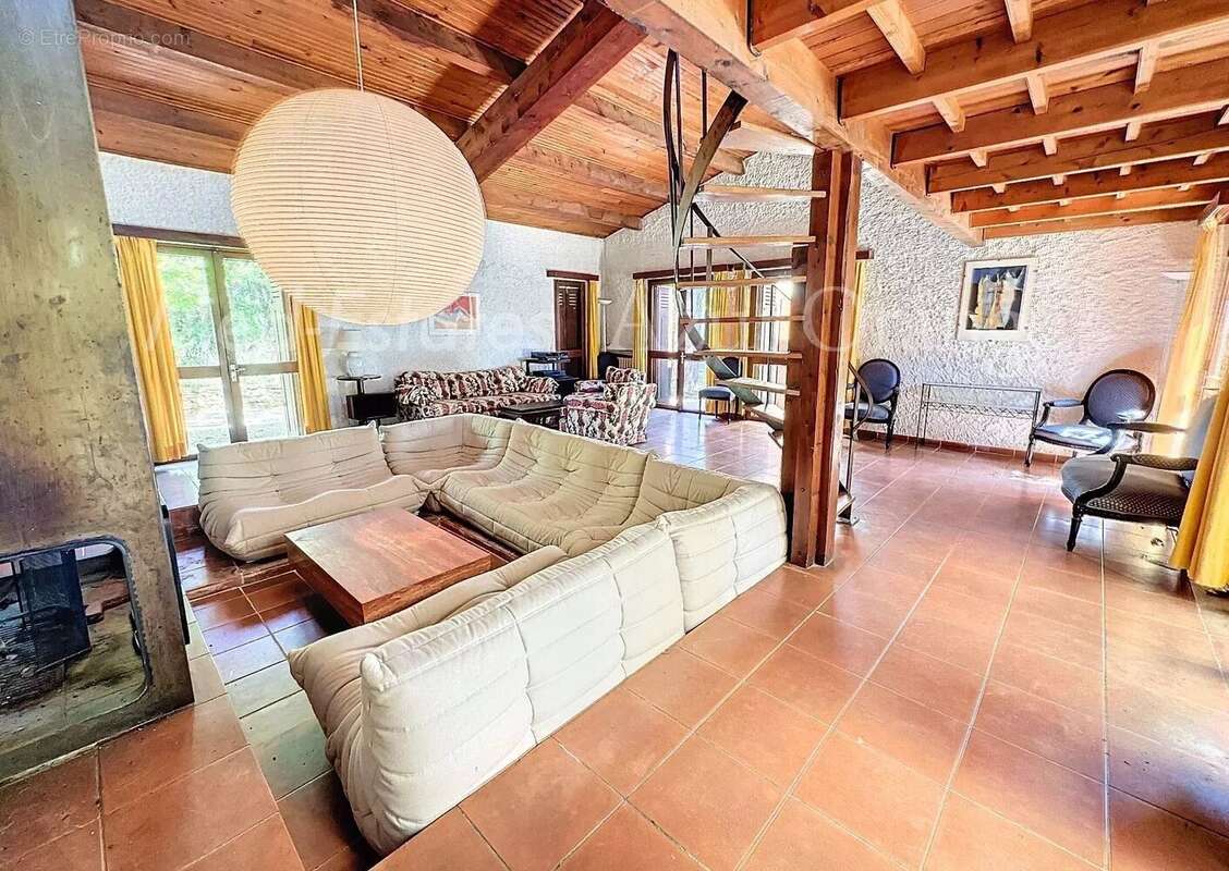 Maison à LA GARDE-FREINET