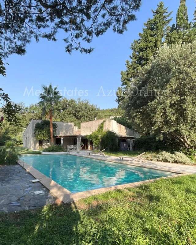 Maison à LA GARDE-FREINET