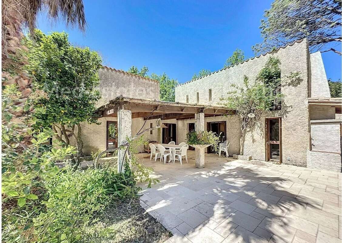 Maison à LA GARDE-FREINET