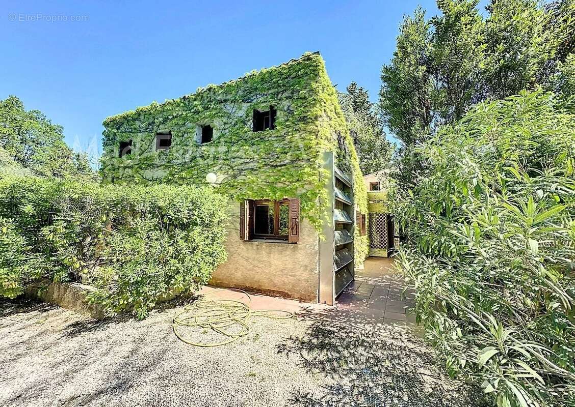 Maison à LA GARDE-FREINET