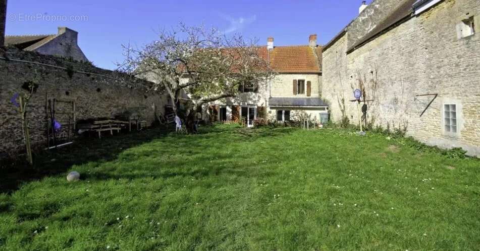 Maison à SAINT-AUBIN-SUR-MER