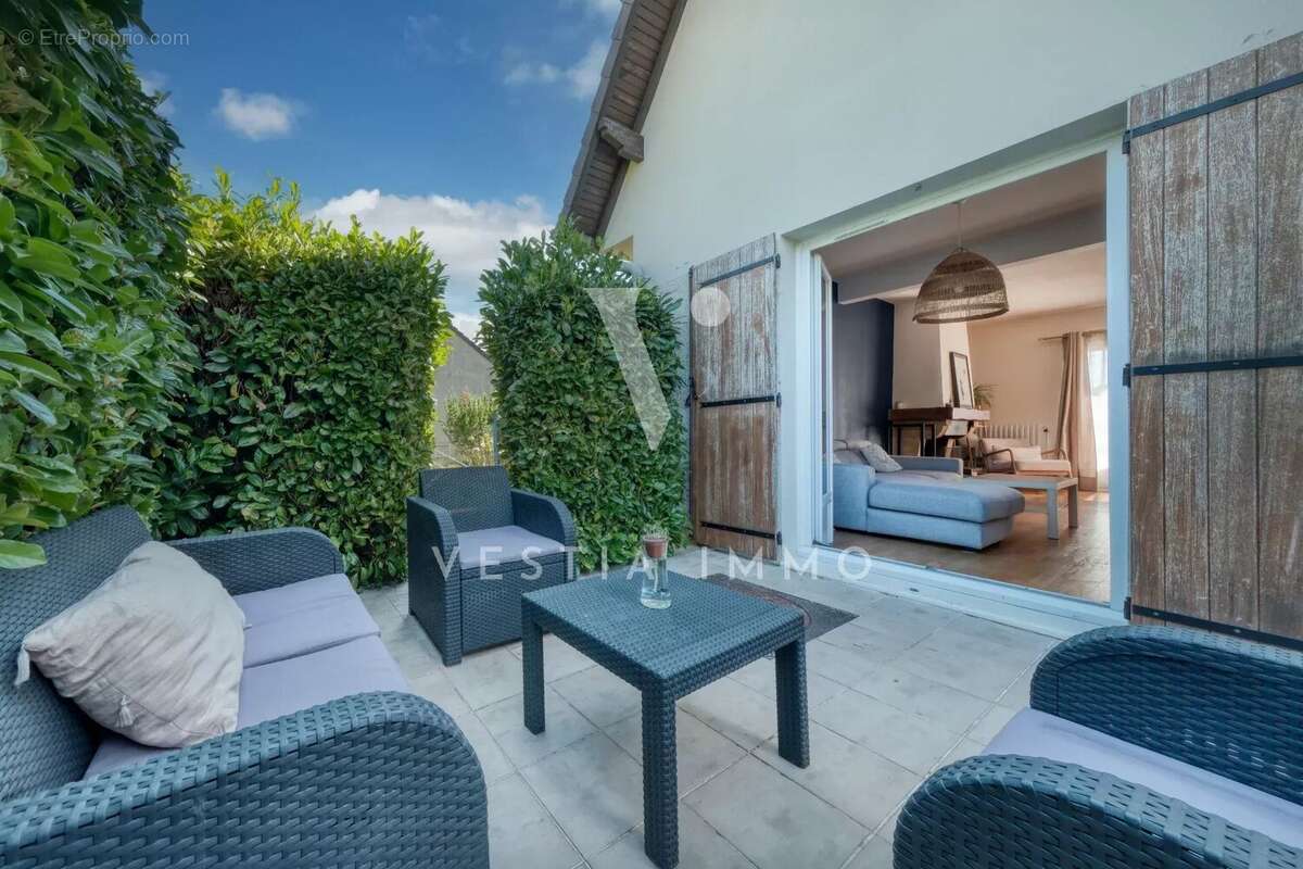 Maison à SAINT-ARNOULT-EN-YVELINES