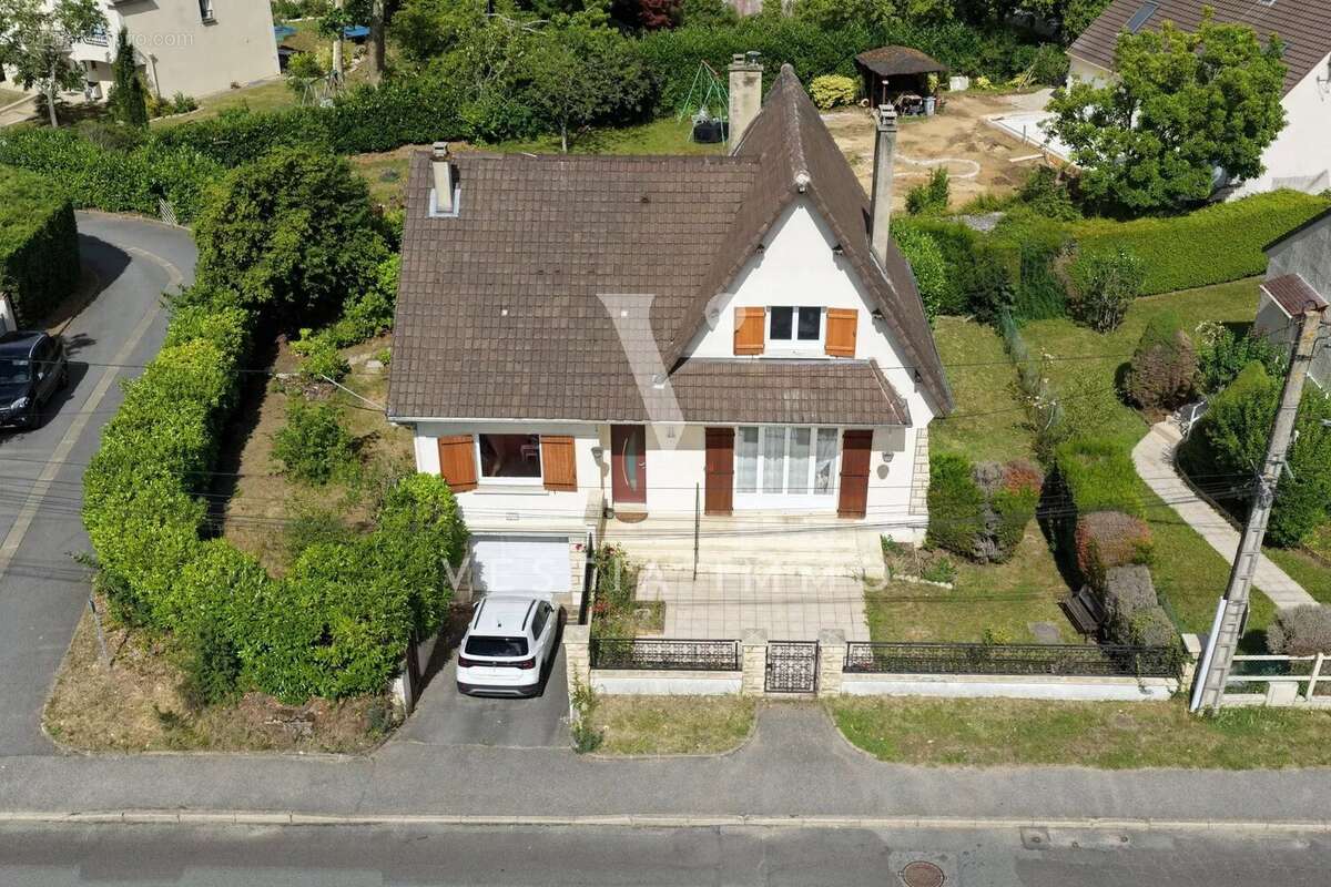 Maison à SAINT-ARNOULT-EN-YVELINES