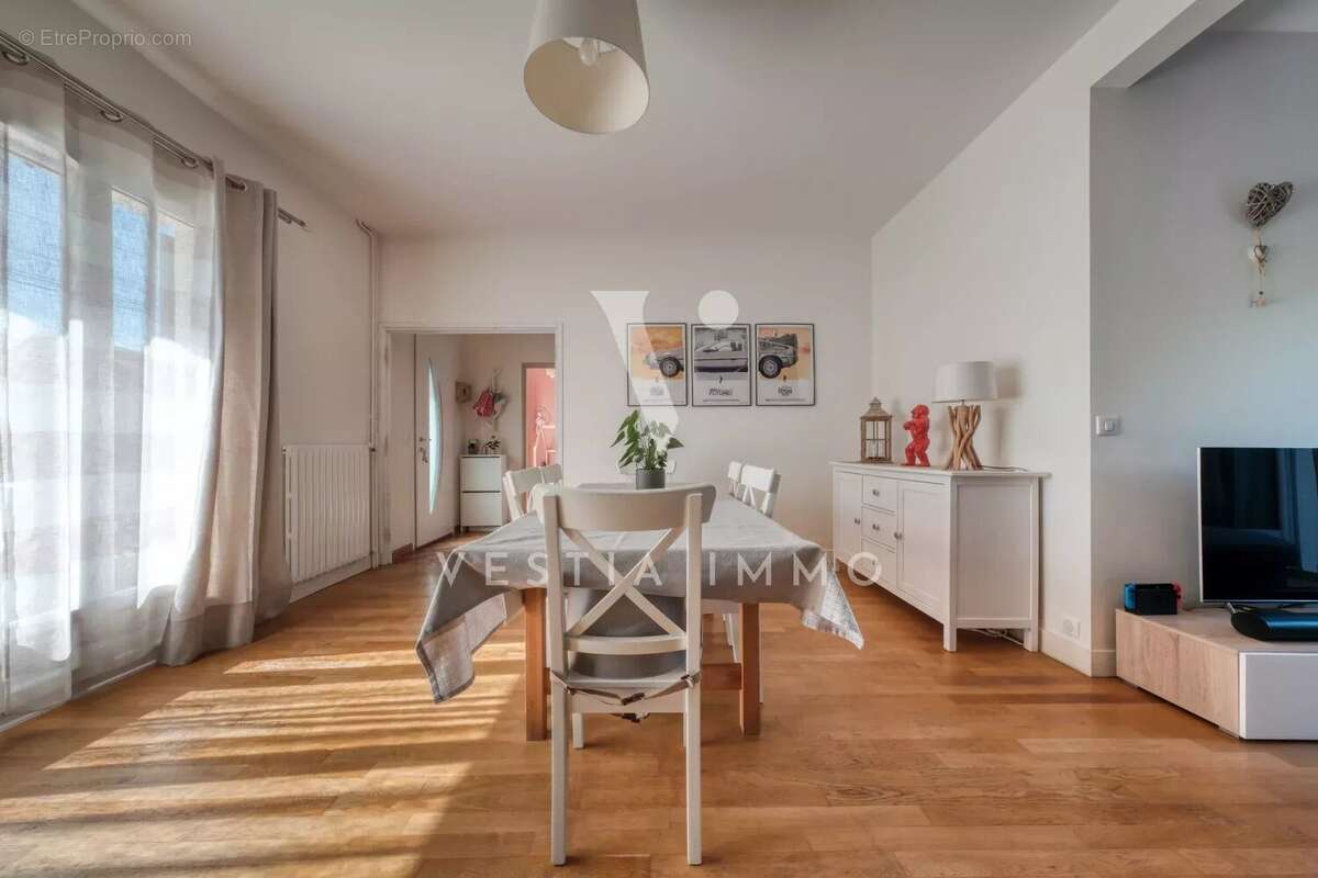 Maison à SAINT-ARNOULT-EN-YVELINES