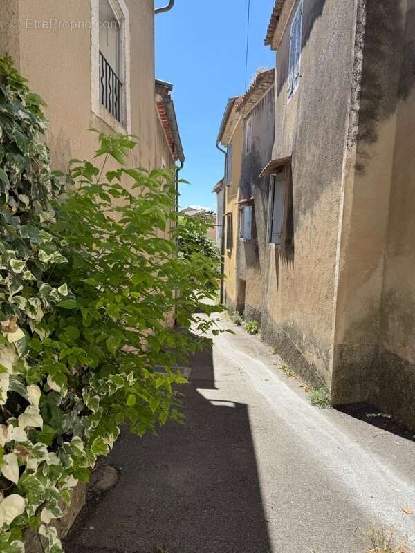 Maison à CABRIERES-D&#039;AIGUES
