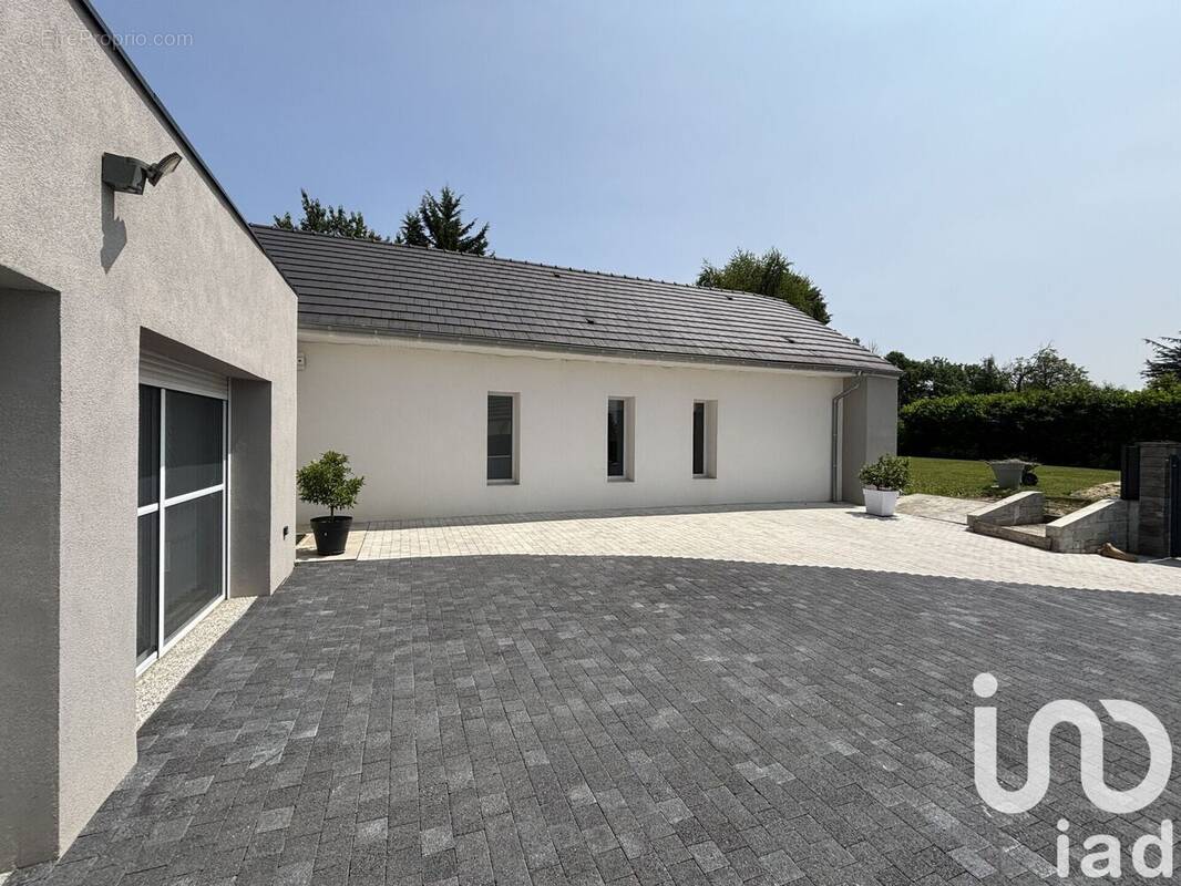 Photo 1 - Maison à DOMESSIN