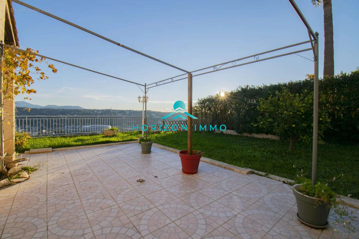 Maison à SAINT-LAURENT-DU-VAR