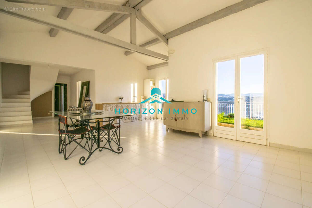 Maison à SAINT-LAURENT-DU-VAR