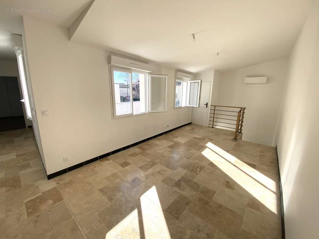 Appartement à SAINT-BRES