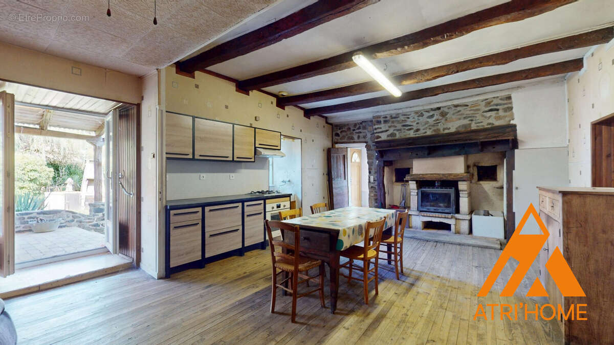 Maison à SAINT-SANTIN-CANTALES