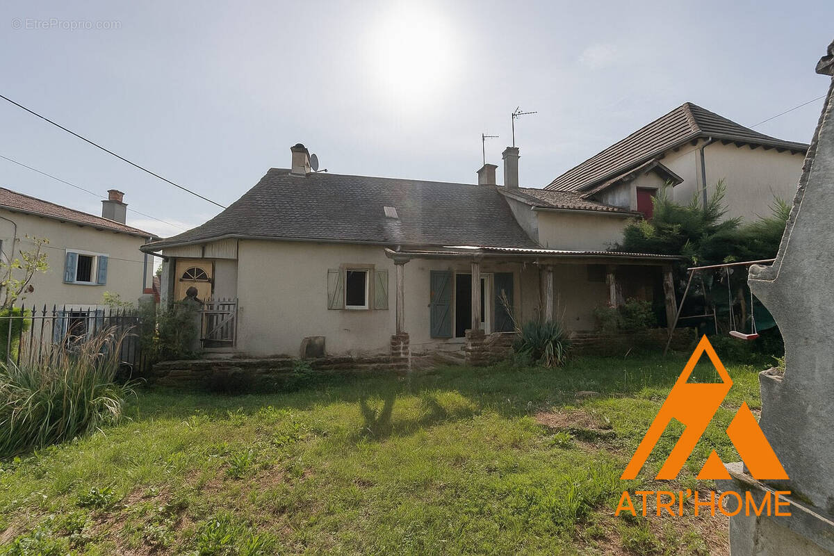 Maison à SAINT-SANTIN-CANTALES