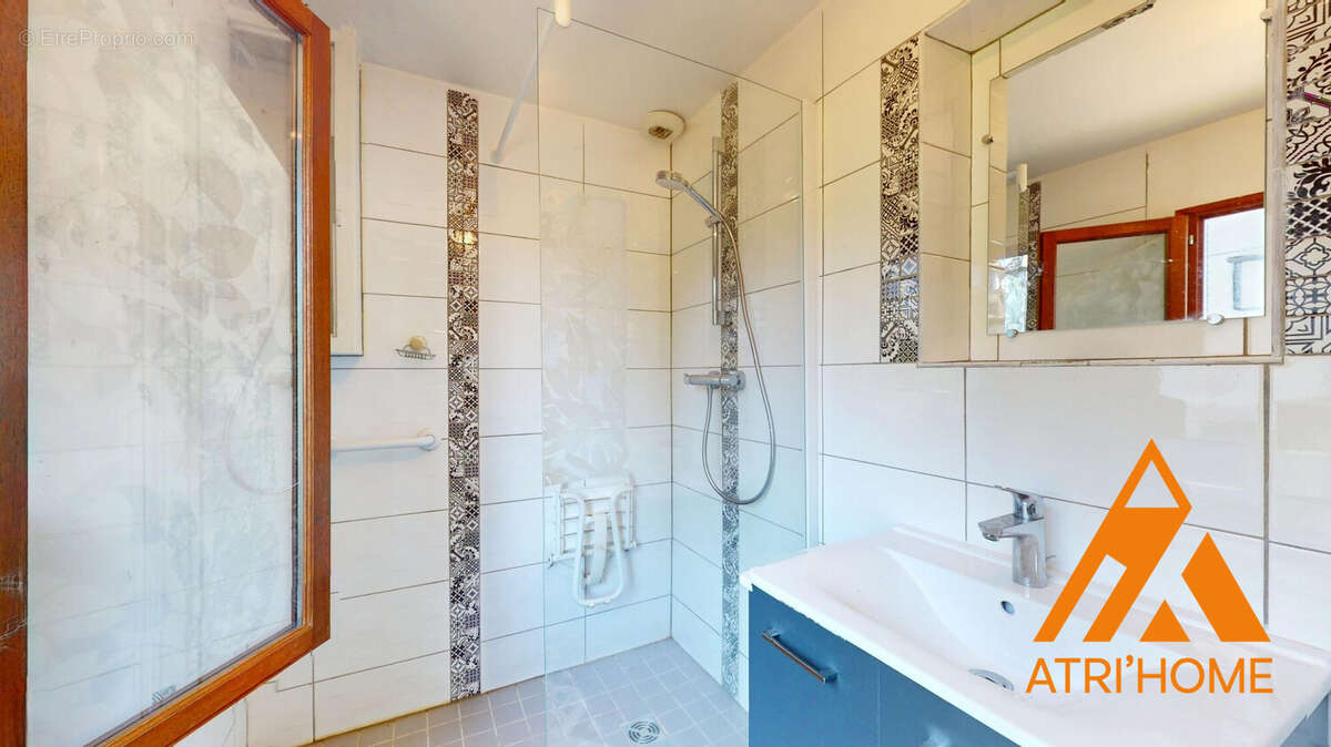 Maison à SAINT-SANTIN-CANTALES