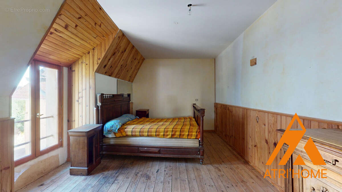 Maison à SAINT-SANTIN-CANTALES