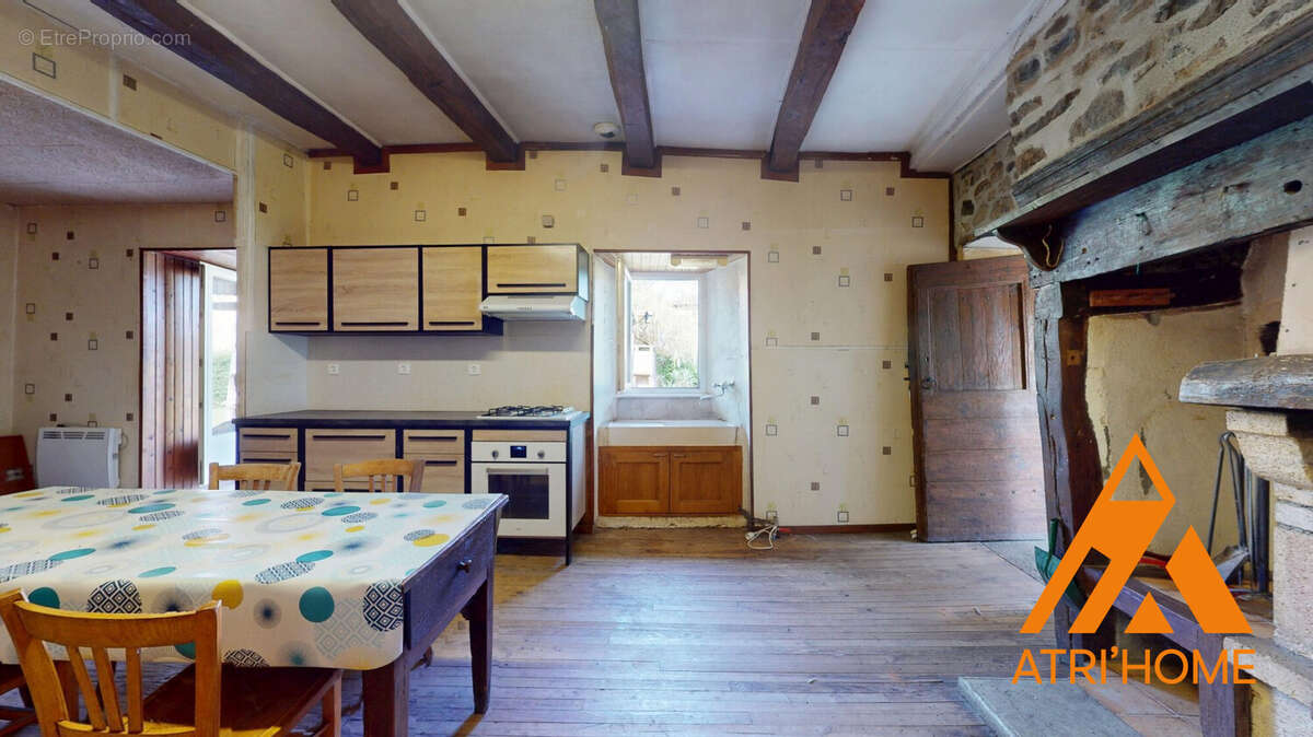 Maison à SAINT-SANTIN-CANTALES