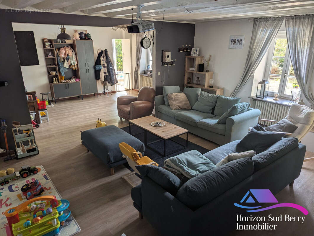 Entrée / salon - Maison à MONTIPOURET