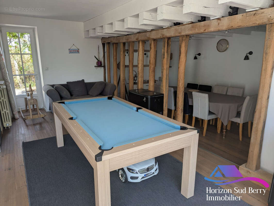 Salon / salle à manger - Maison à MONTIPOURET