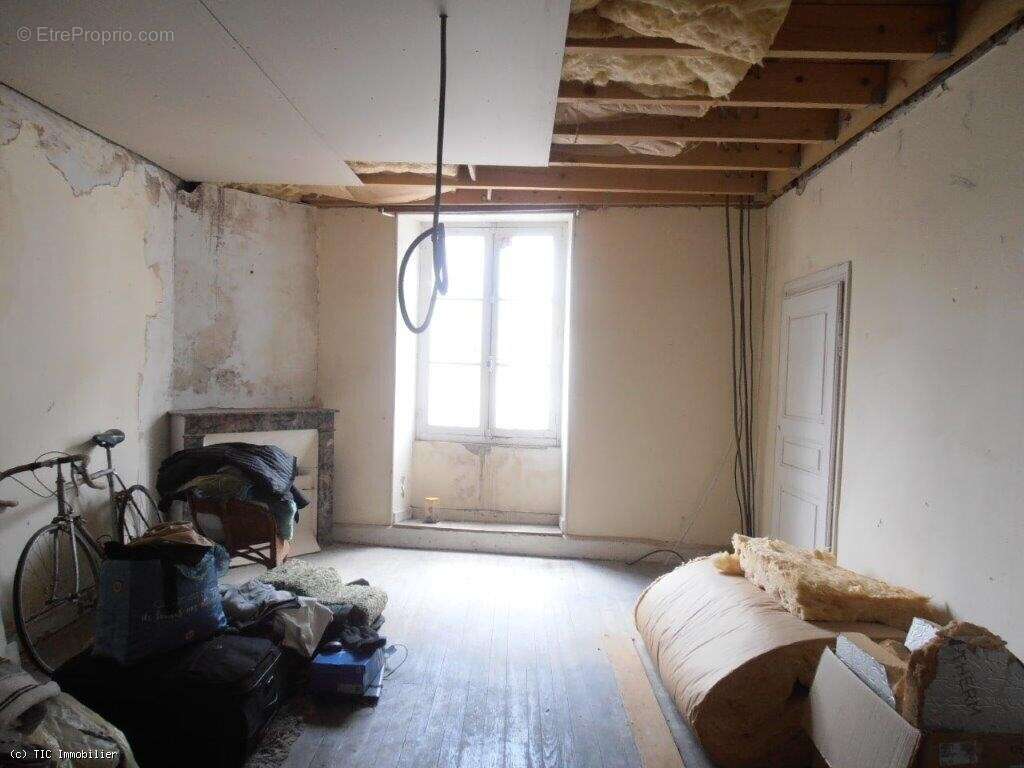 Maison à SAUZE-VAUSSAIS