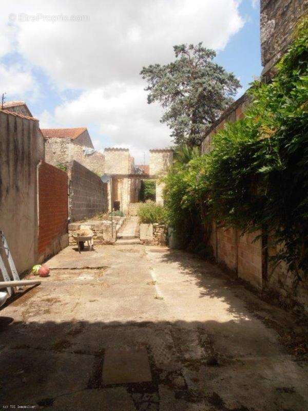 Maison à SAUZE-VAUSSAIS