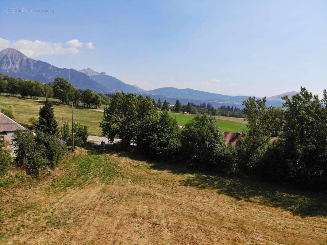 Terrain à SAINT-MICHEL-DE-CHAILLOL