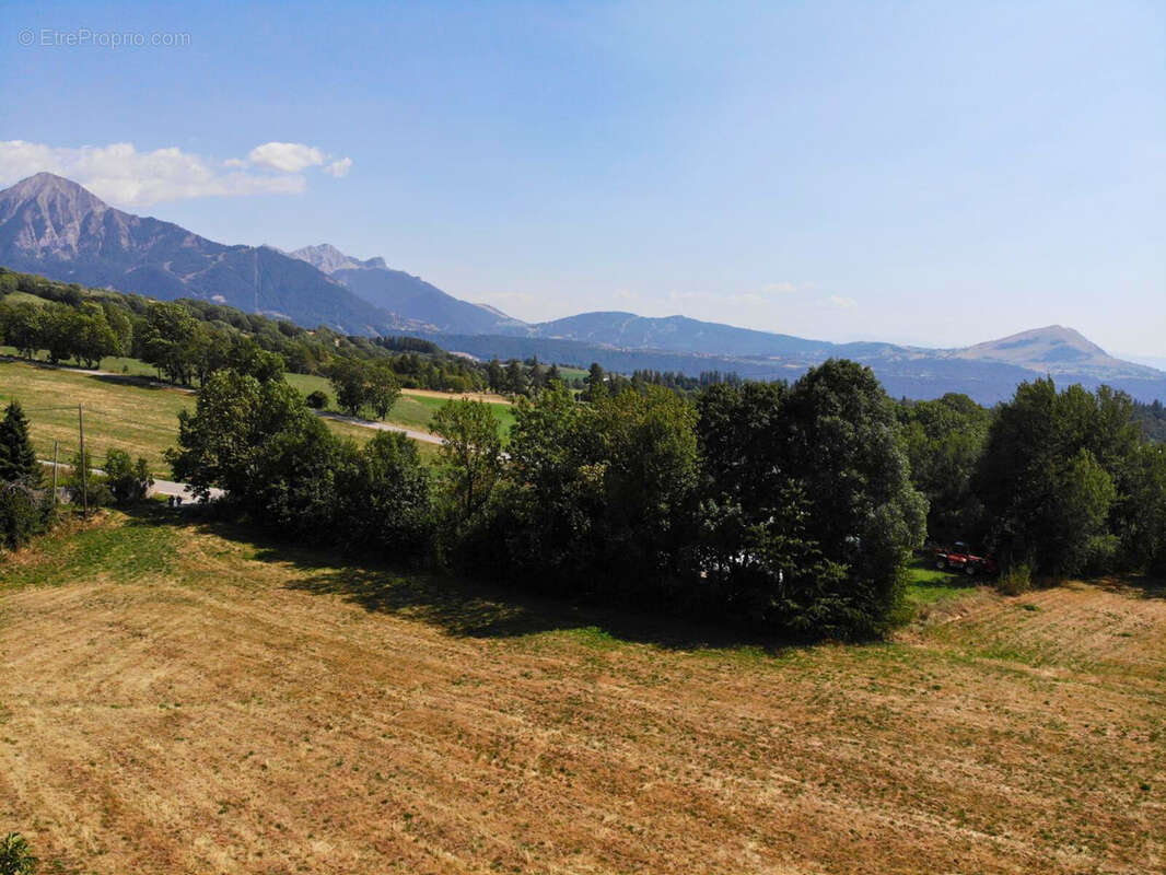 Terrain à SAINT-MICHEL-DE-CHAILLOL