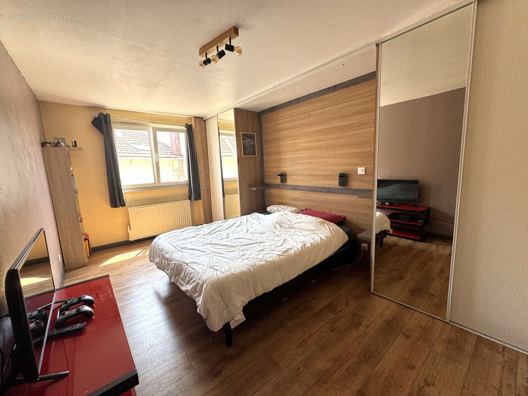 Maison à SAINT-GENES-CHAMPANELLE