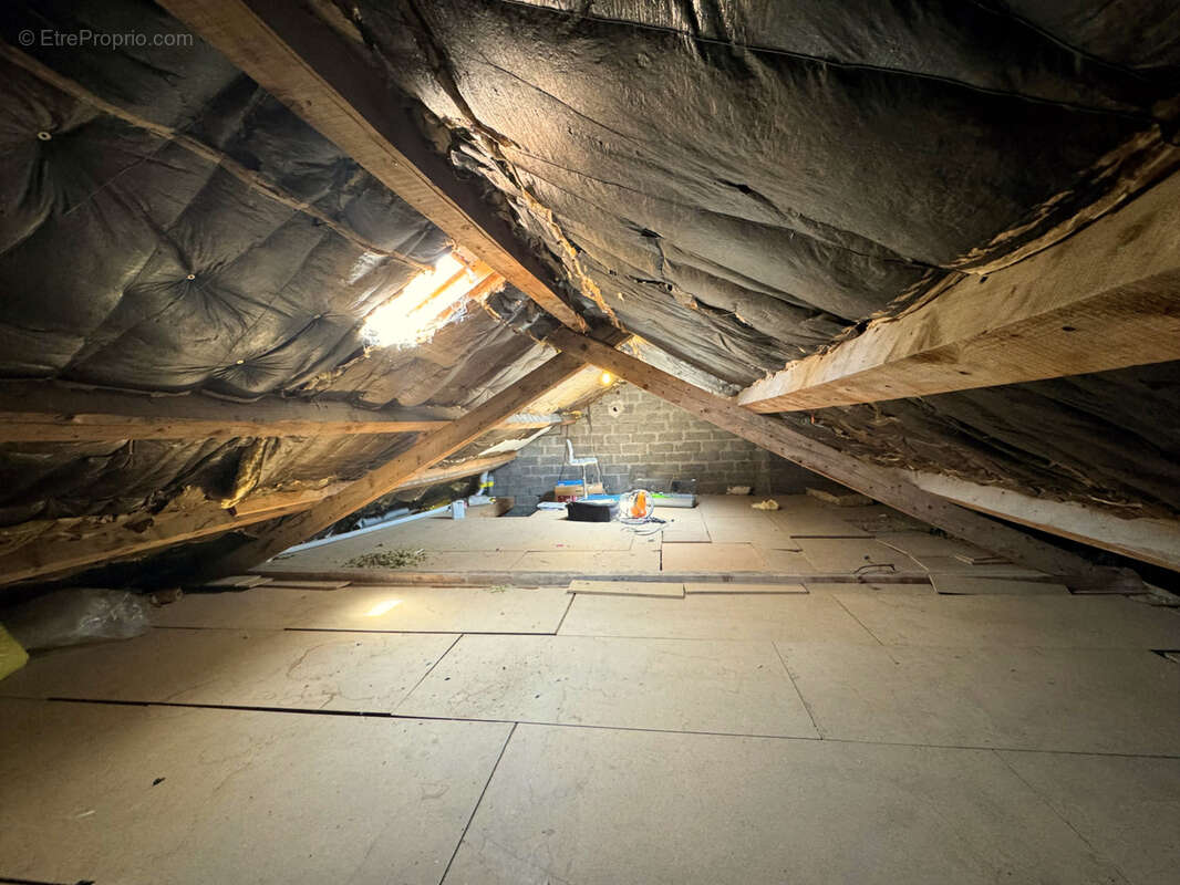 Maison à SAINT-GENES-CHAMPANELLE