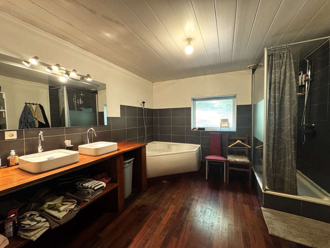 Maison à SAINT-GENES-CHAMPANELLE