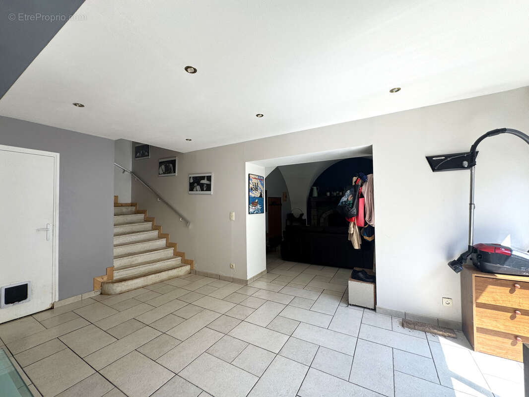 Maison à SAINT-GENES-CHAMPANELLE