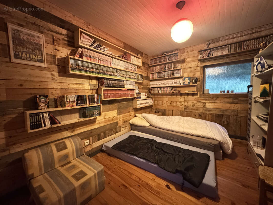 Maison à SAINT-GENES-CHAMPANELLE