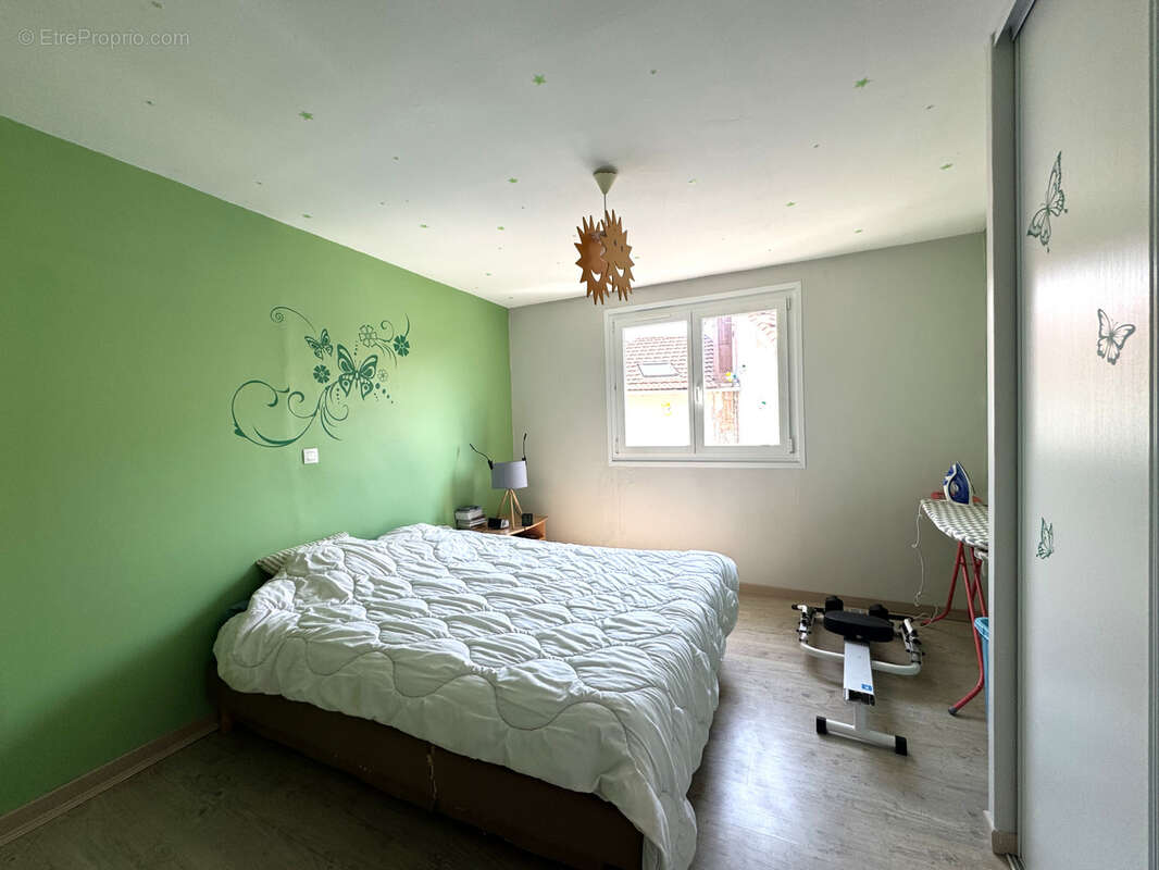 Maison à SAINT-GENES-CHAMPANELLE